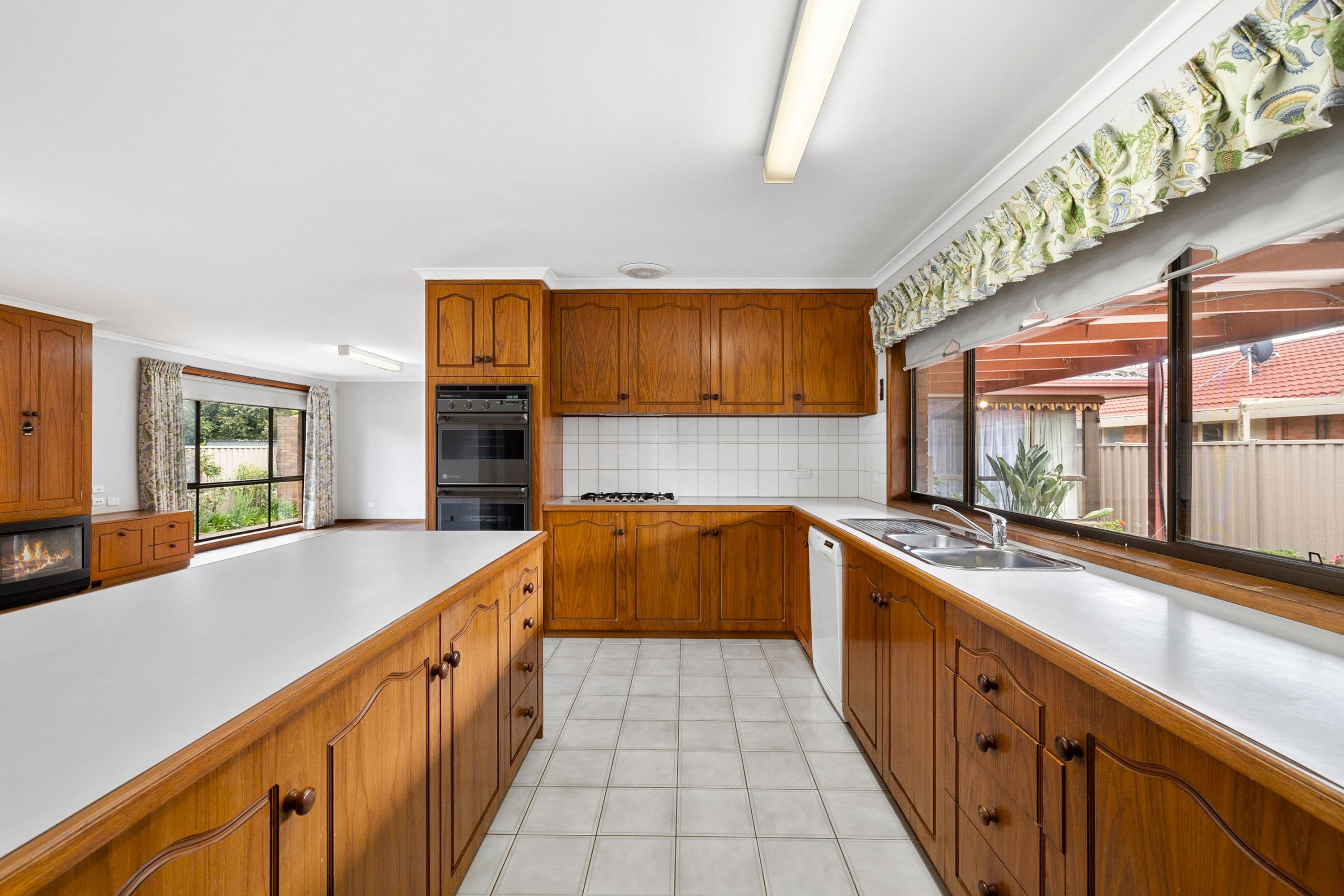 15 Shaw Avenue, Wendouree VIC 3355, Wendouree - Thumbnail 7