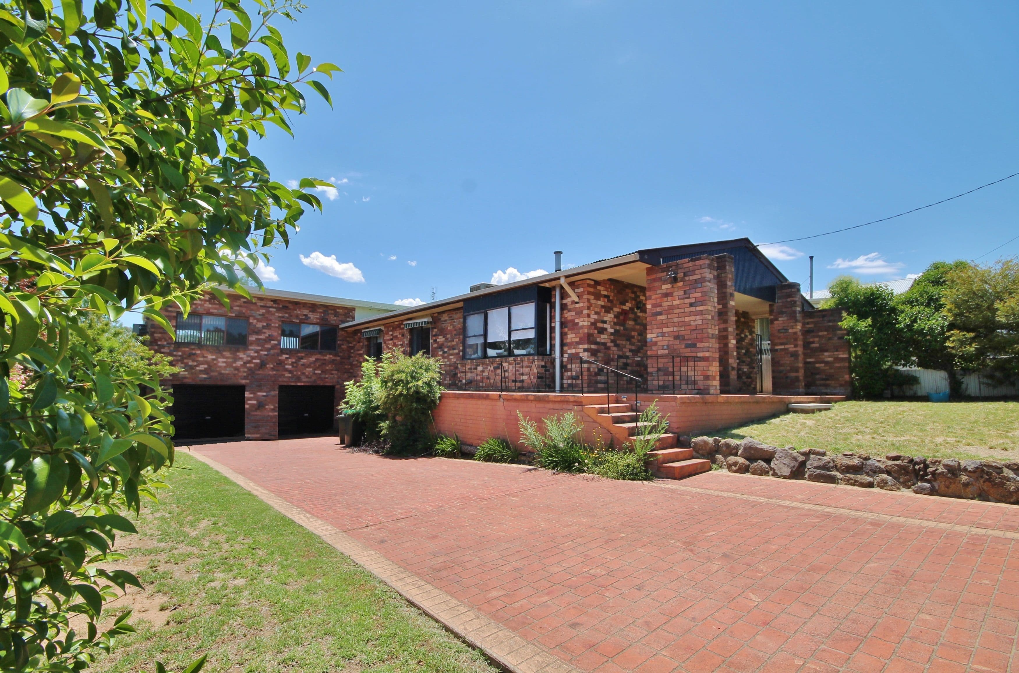 7 William Street, Young - Image 1