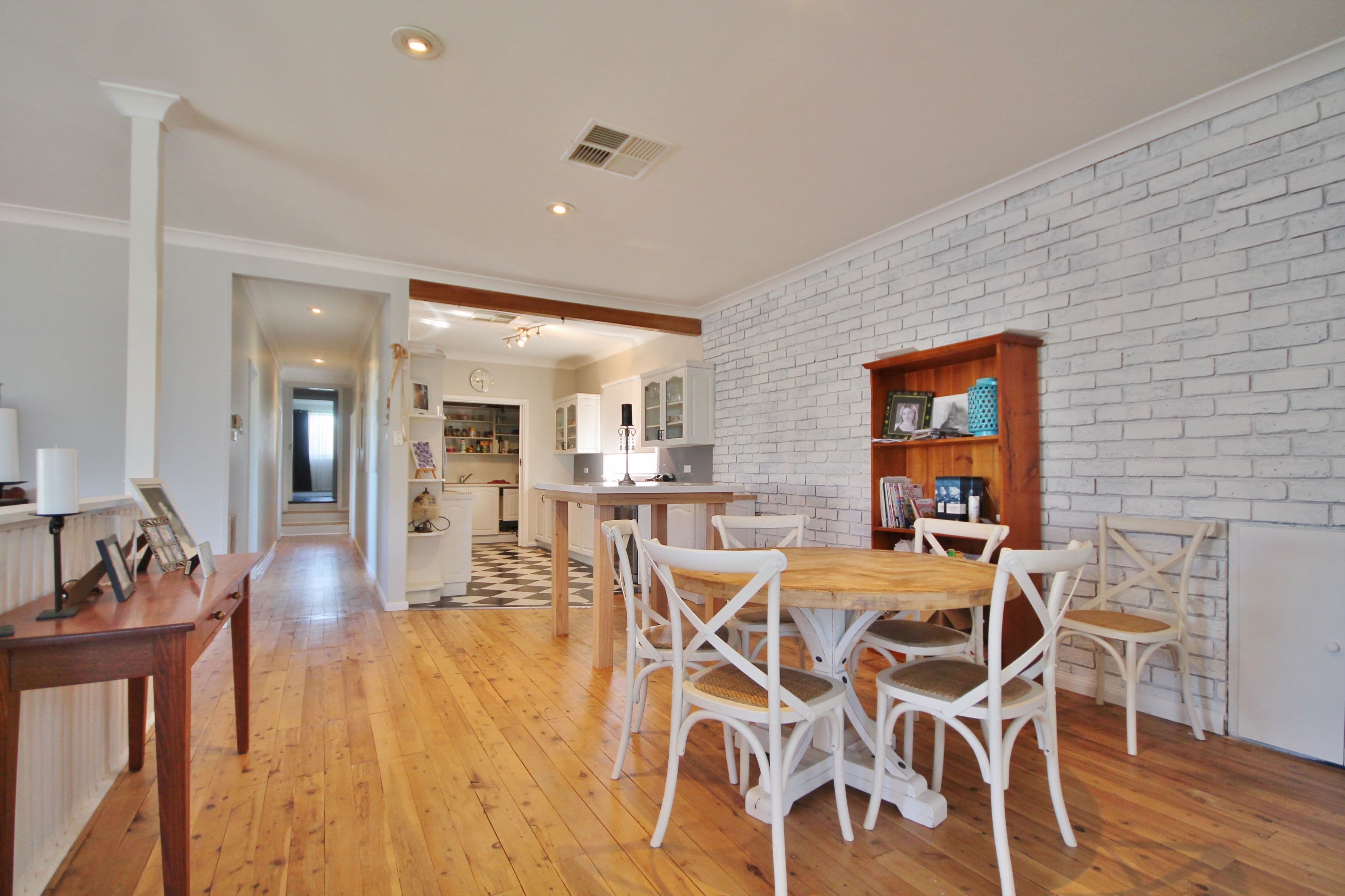 7 William Street, Young - Thumbnail 3