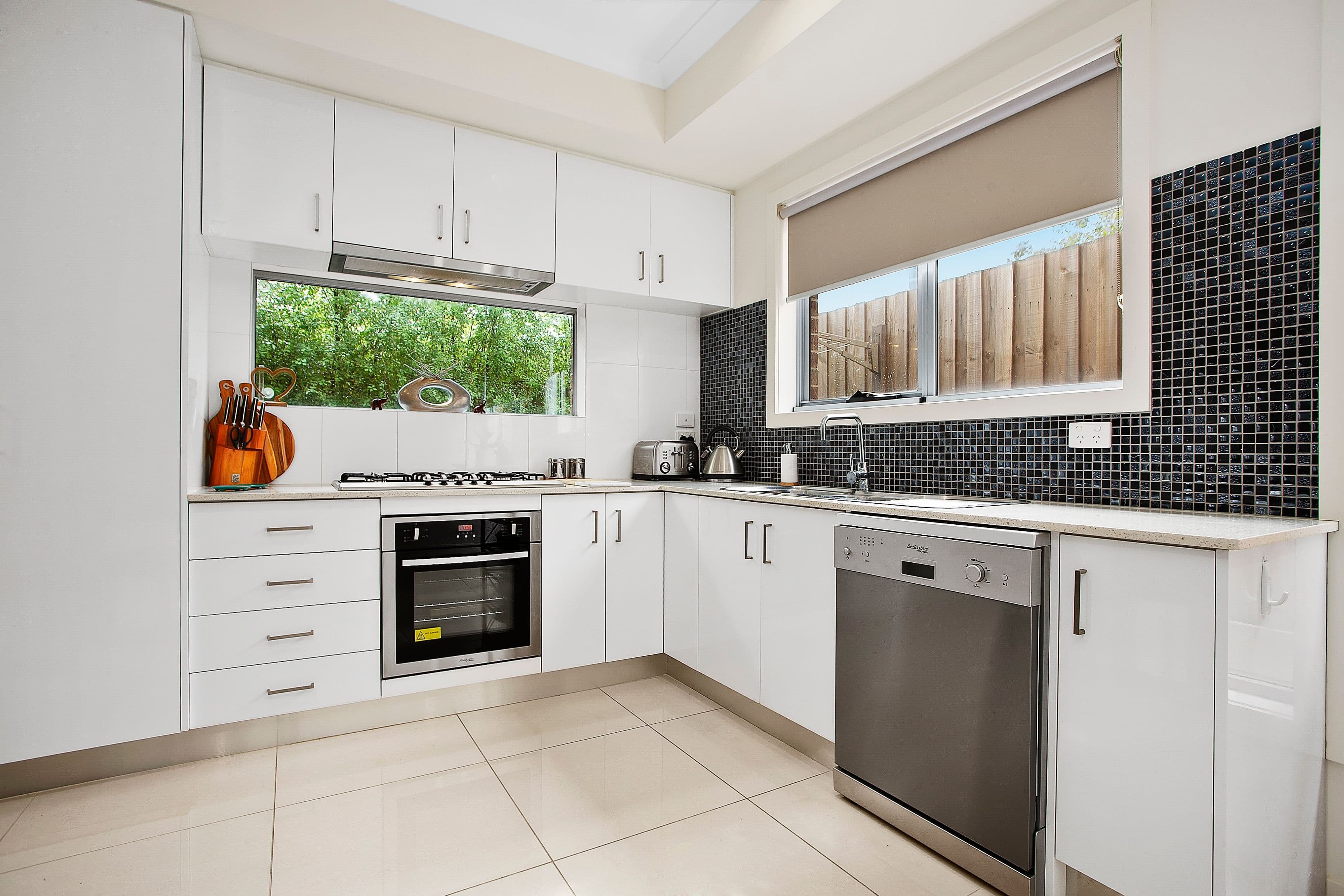 28 McGlynn Avenue, South Morang VIC 3752, South Morang - Thumbnail 3