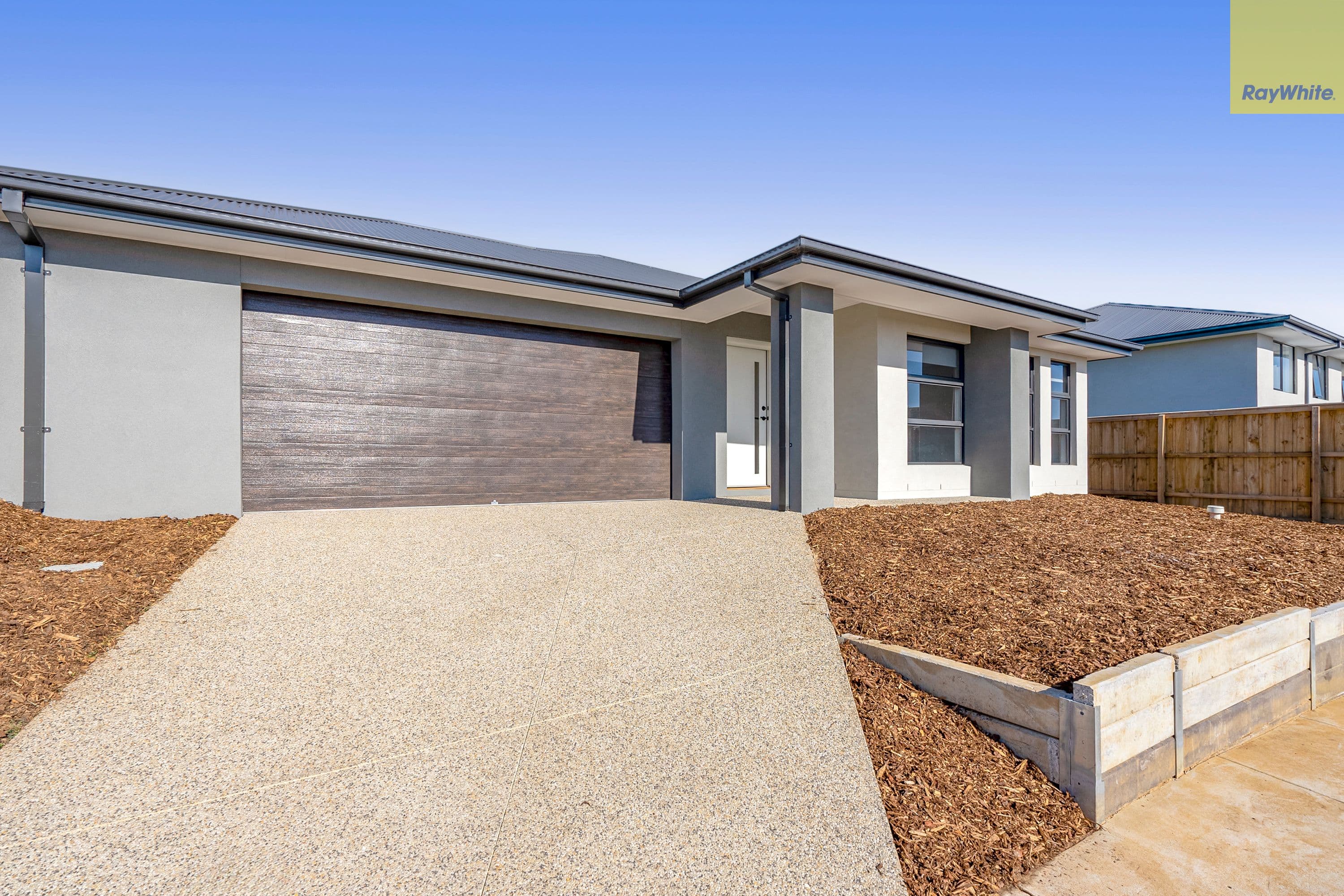 215 Stonehill Drive, Maddingley VIC 3340, Maddingley - Thumbnail 2