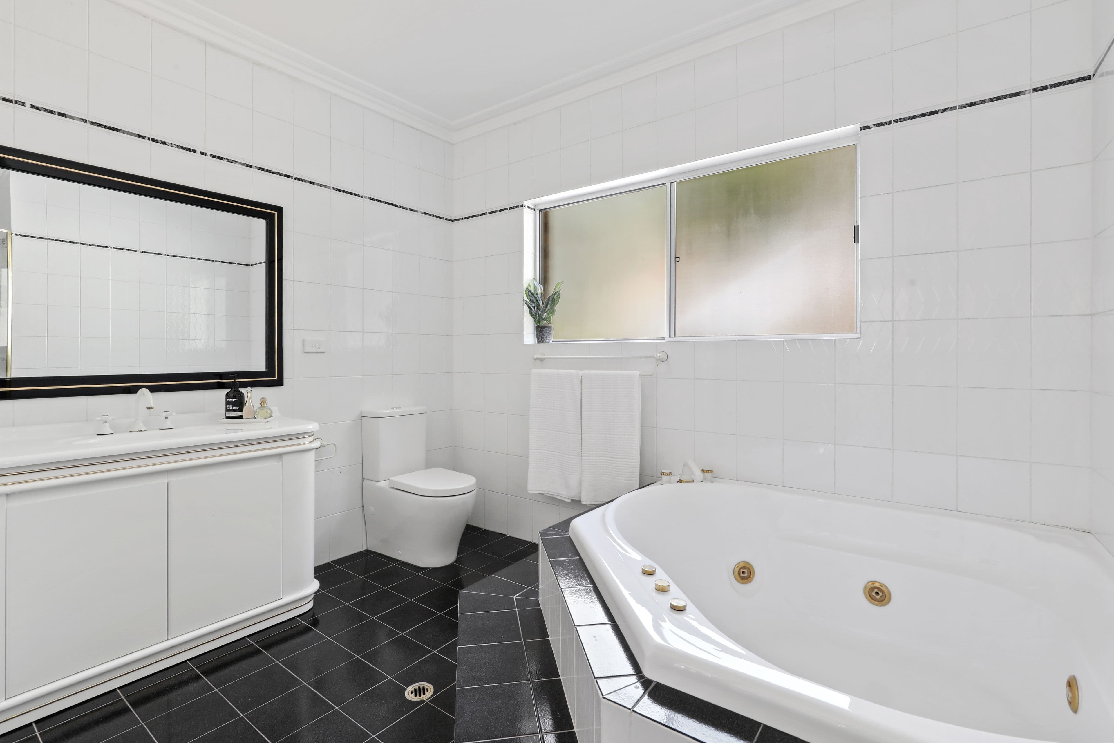 9 Amede Place, Illawong NSW 2234, Illawong - Thumbnail 7