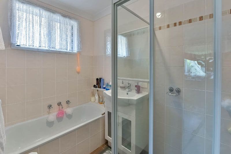 18 Kenny Close, St Helens Park - Thumbnail 8