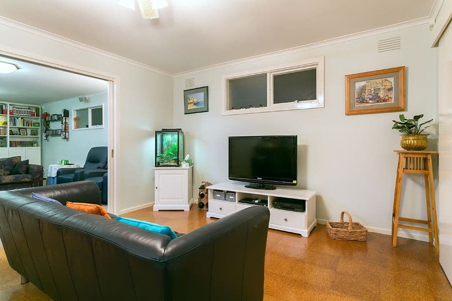 4 Sutherland Avenue, MELTON SOUTH VIC 3338, Melton South - Thumbnail 5