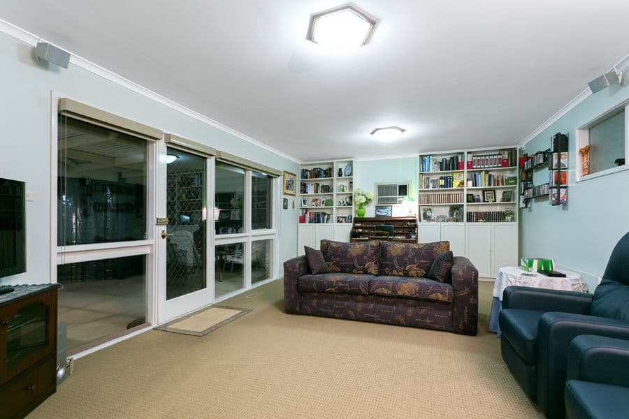 4 Sutherland Avenue, MELTON SOUTH VIC 3338, Melton South - Thumbnail 6