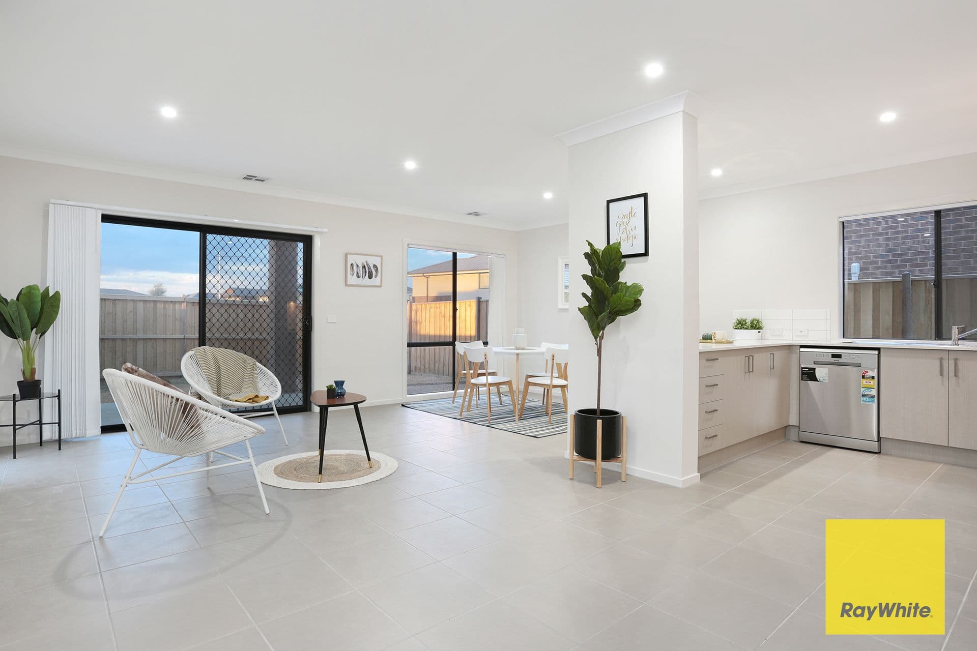 44 Solitude Crescent, Point Cook VIC 3030, Point Cook - Thumbnail 4