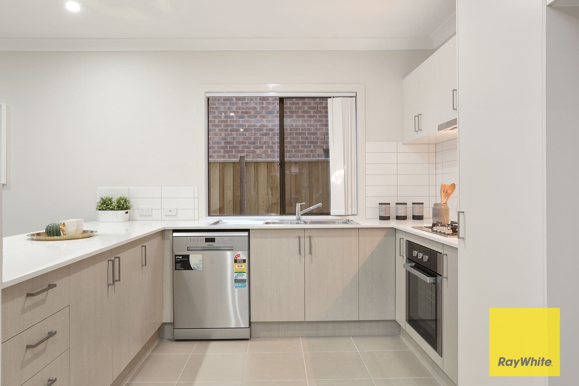 44 Solitude Crescent, Point Cook VIC 3030, Point Cook - Thumbnail 5
