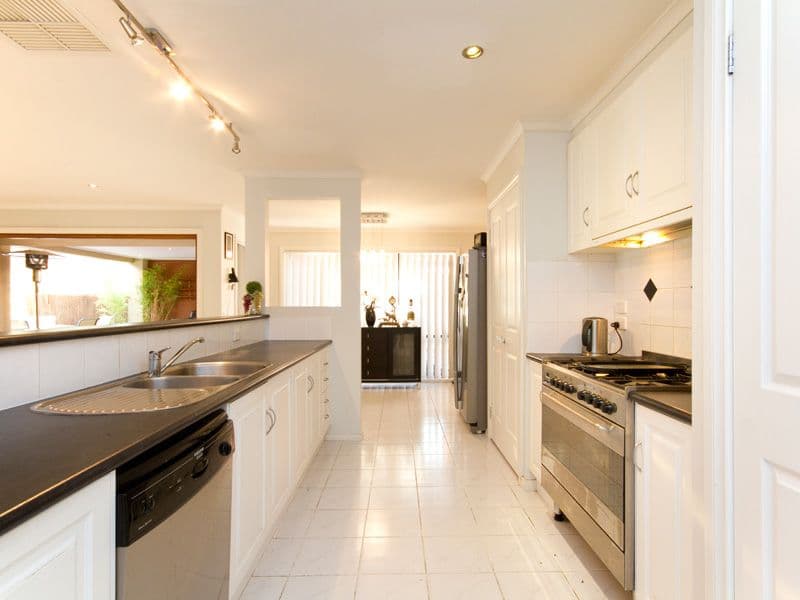 66 Robinswood Parade, NARRE WARREN SOUTH VIC 3805, Narre Warren South - Thumbnail 4