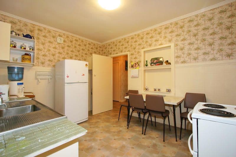 114  Devon Street, CHELTENHAM VIC 3192, Cheltenham - Thumbnail 3