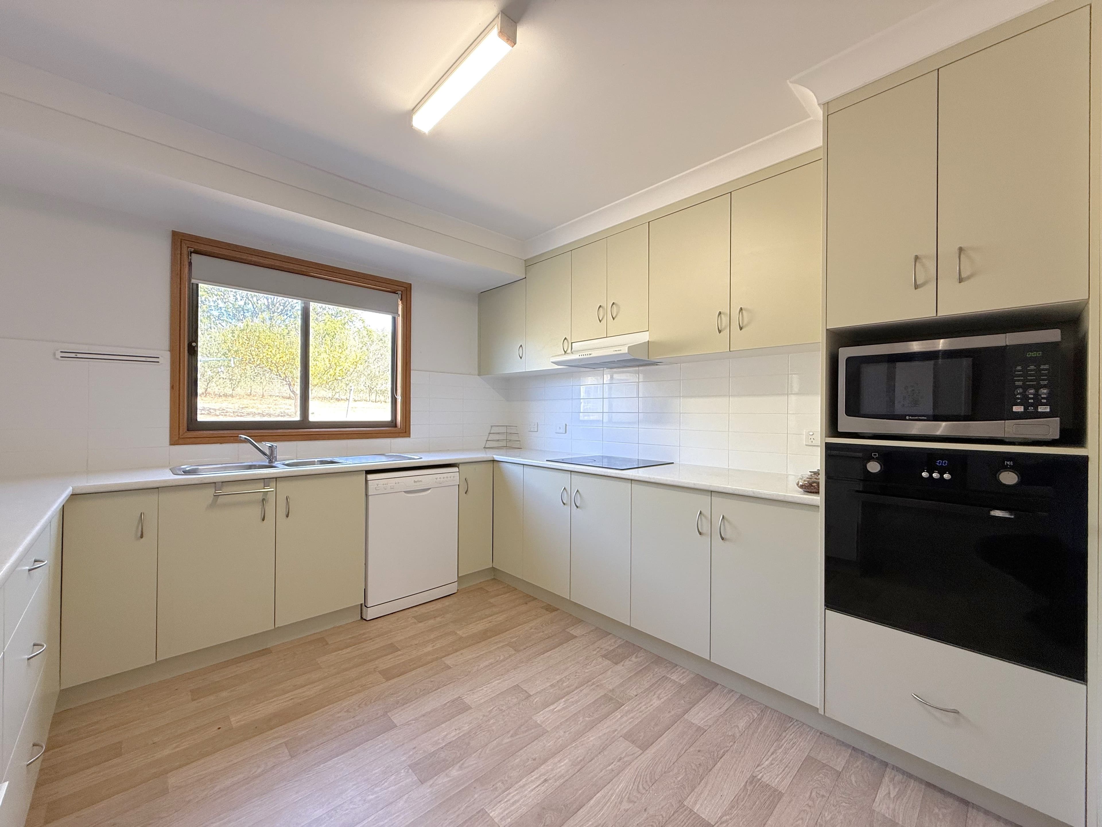 28 Boyds Lane, Young NSW 2594, Young - Thumbnail 3