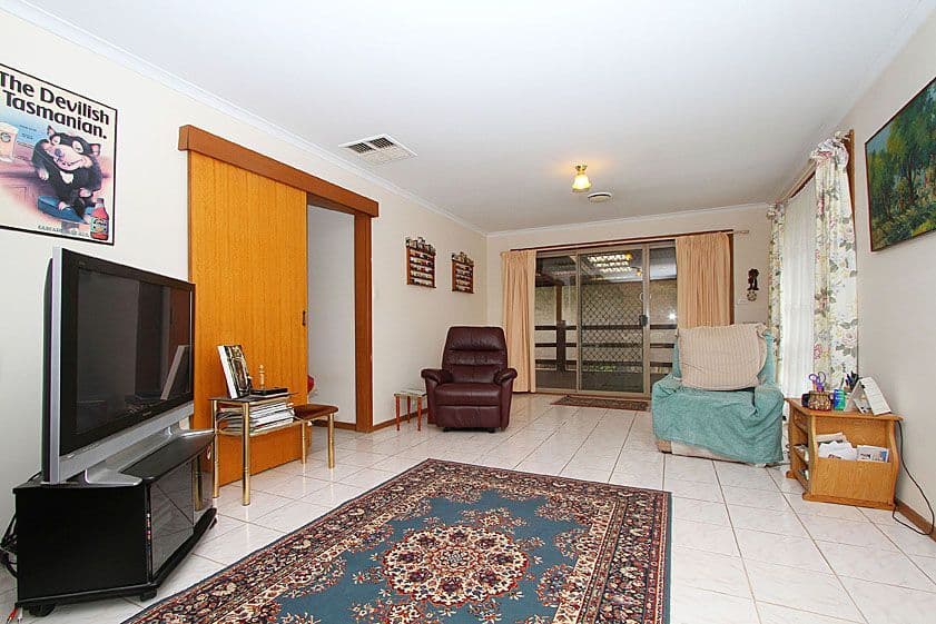 11 Medlar Court, MILL PARK VIC 3082, Mill Park - Thumbnail 6