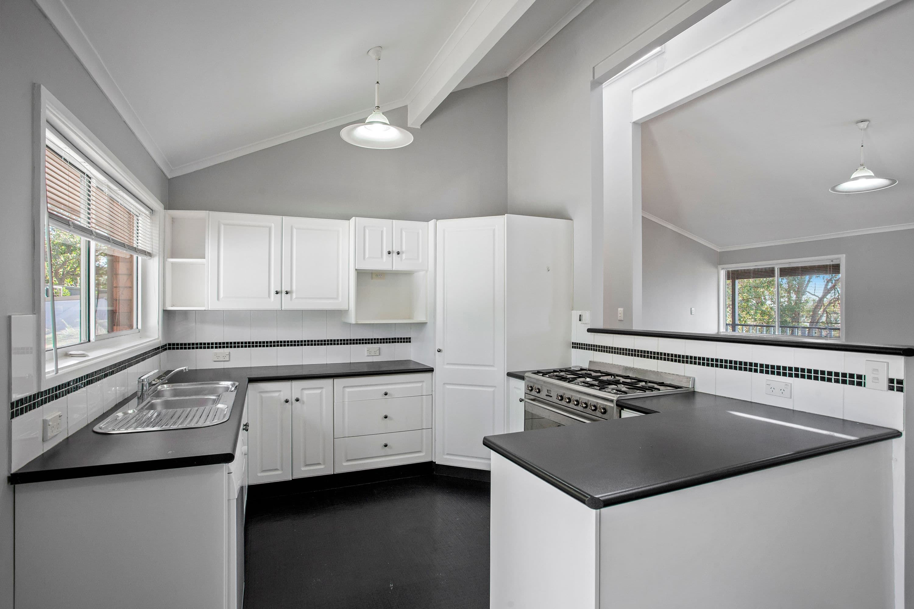 12 Kenmare Avenue, Berkeley Vale NSW 2261, Berkeley Vale - Thumbnail 4