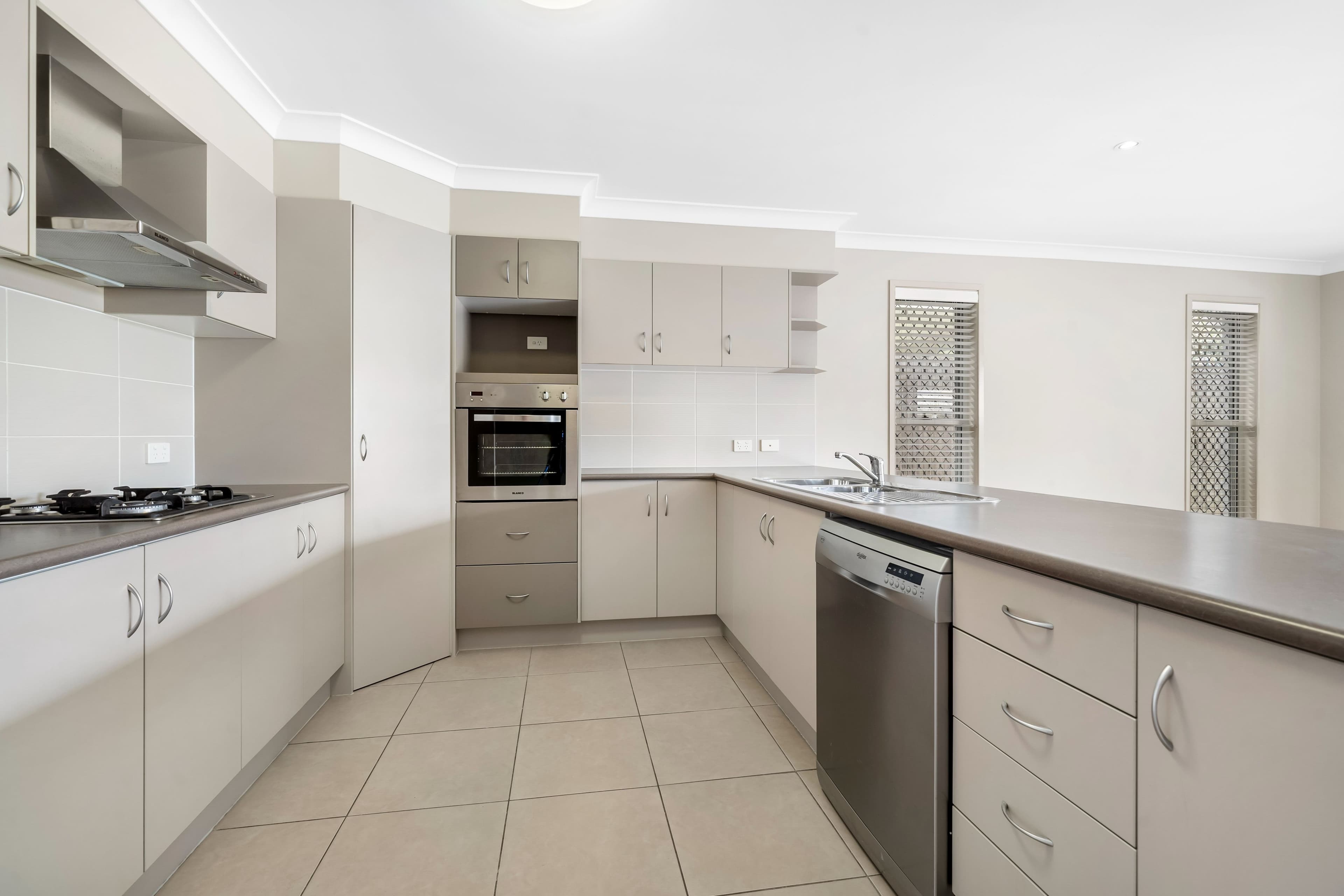 22 Kenilworth Crescent, Waterford QLD 4133, Waterford - Thumbnail 3