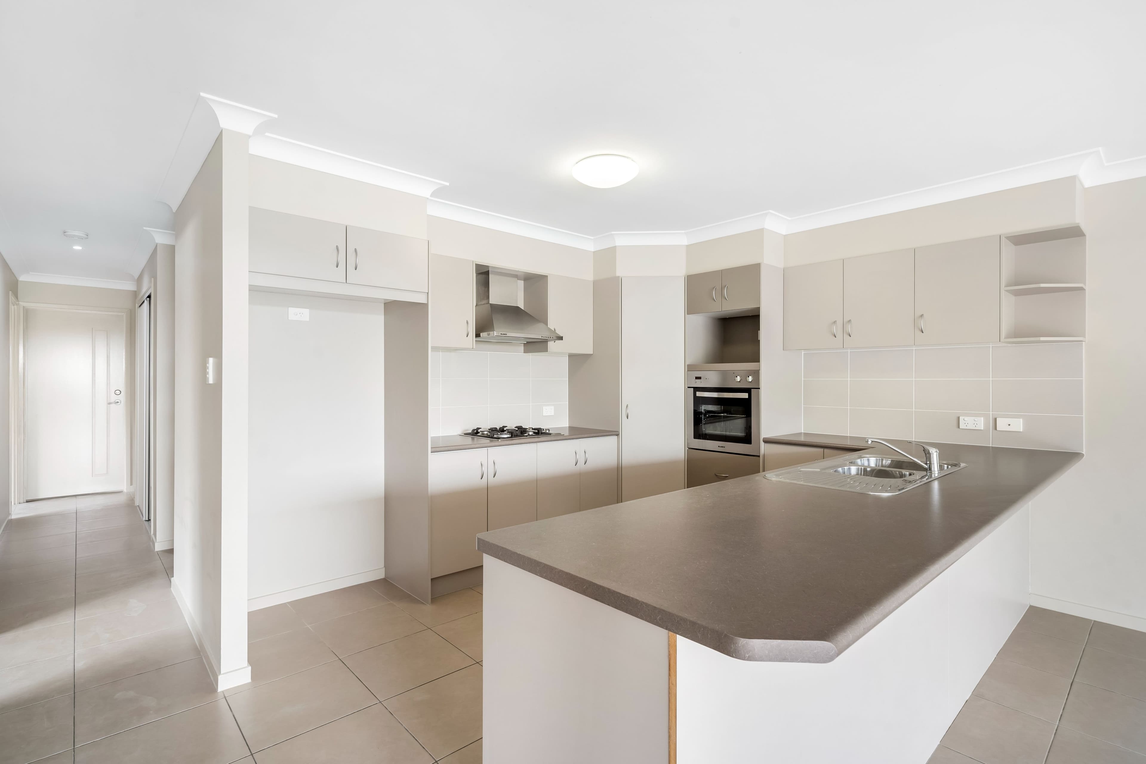22 Kenilworth Crescent, Waterford QLD 4133, Waterford - Thumbnail 4