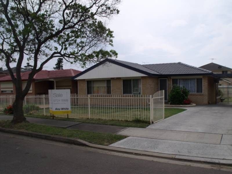 10 Coolatai Crescent, BOSSLEY PARK NSW 2176, Bossley Park - Image 1