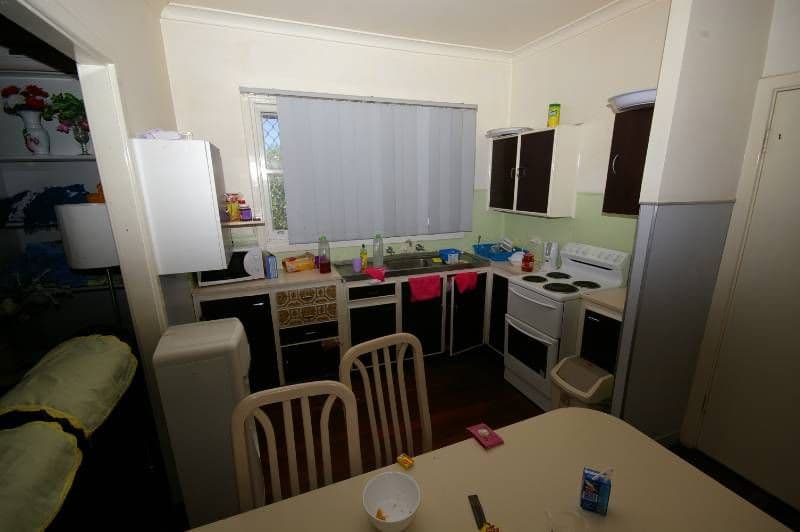 10 Fernhurst Crescent, BALGA WA 6061, Balga - Thumbnail 6