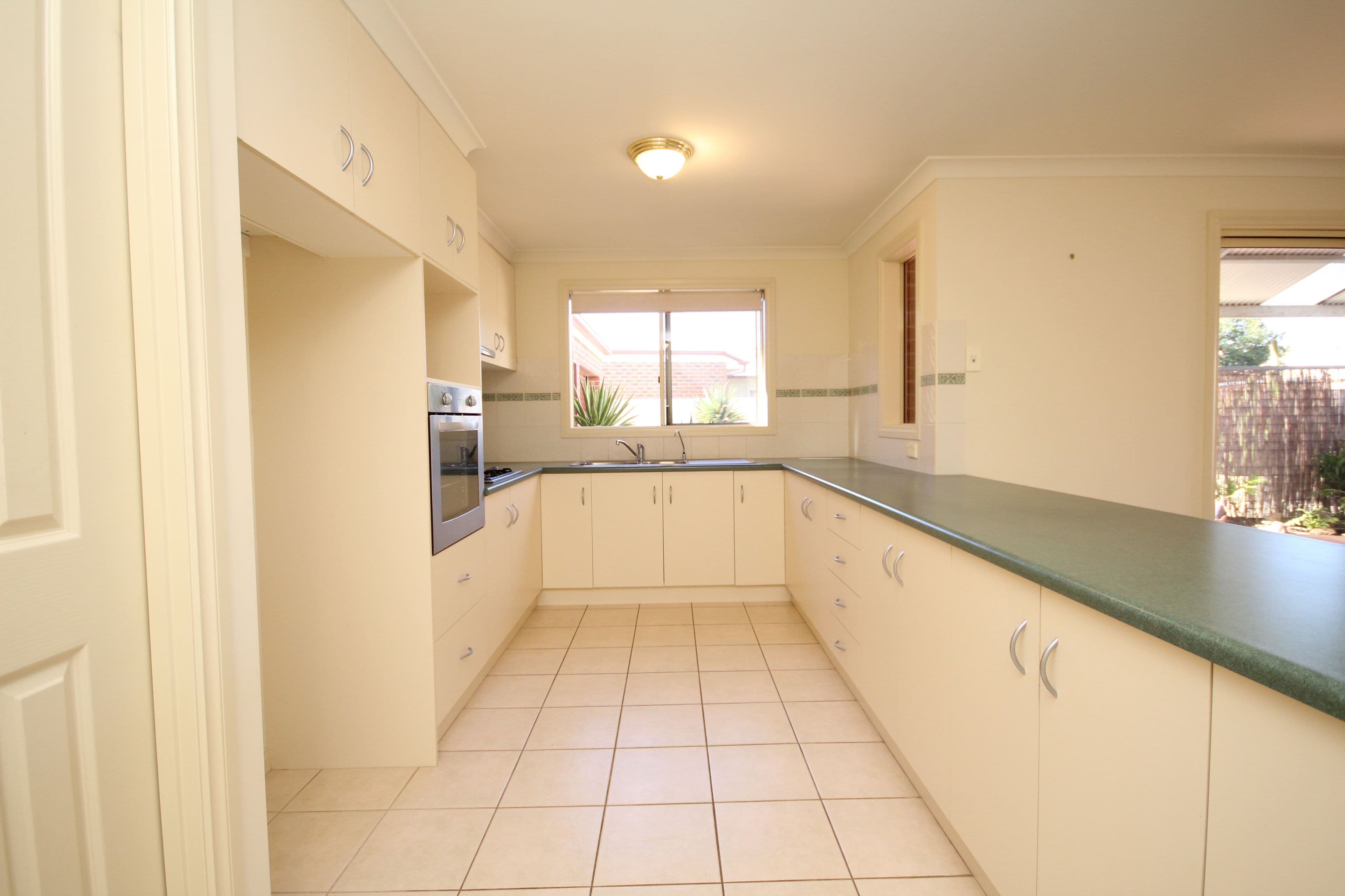 5 Burnett Street, Horsham VIC 3400, Horsham - Thumbnail 2