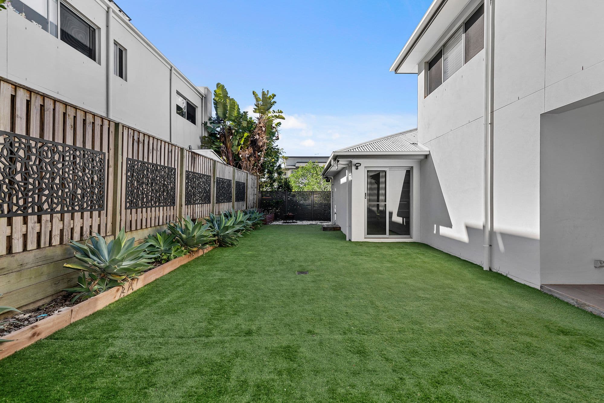 64 Oyster Point Esplanade, Scarborough, Scarborough - Thumbnail 3