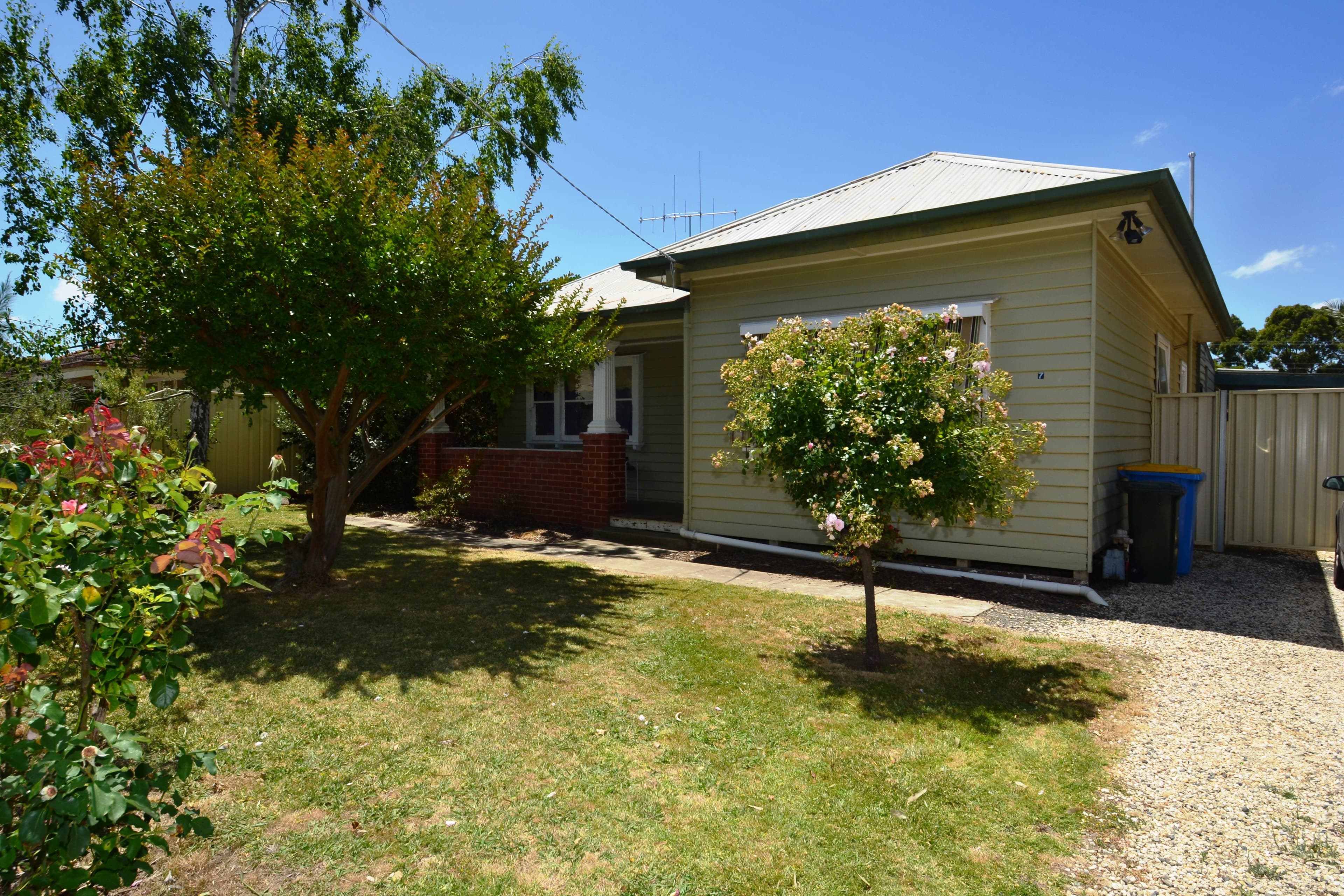 7 Loco Street, Seymour VIC 3660, Seymour - Thumbnail 2