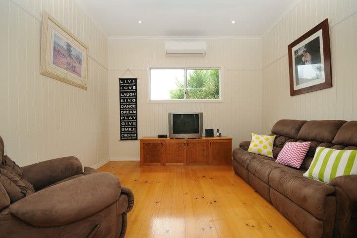 14 Bernard Street, NEWTOWN QLD 4350, Newtown - Thumbnail 2