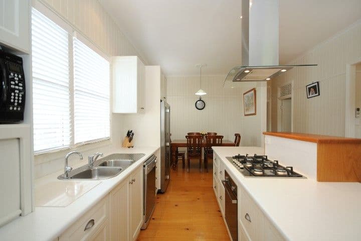 14 Bernard Street, NEWTOWN QLD 4350, Newtown - Thumbnail 3