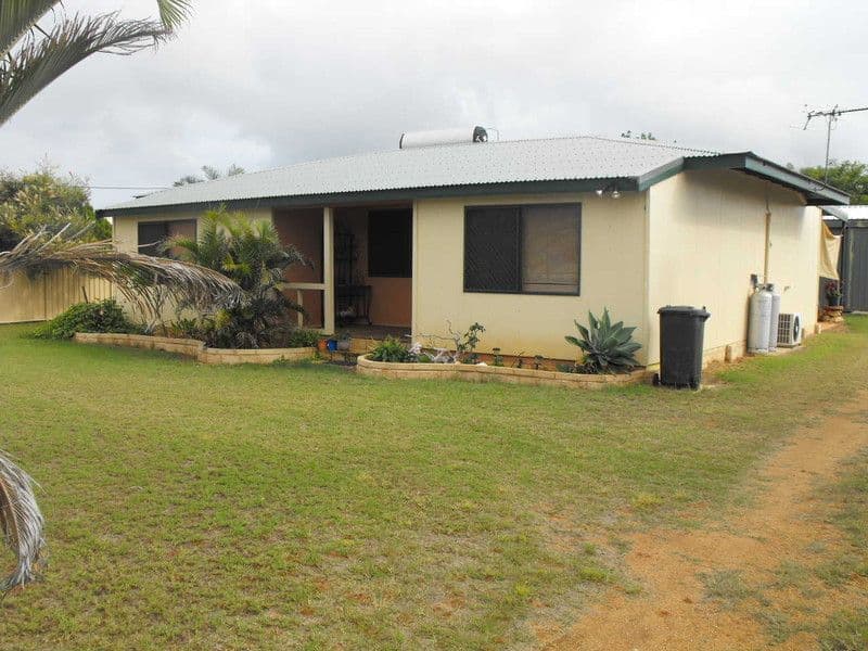 4  Young Street, CARNARVON WA 6701, South Carnarvon - Thumbnail 2