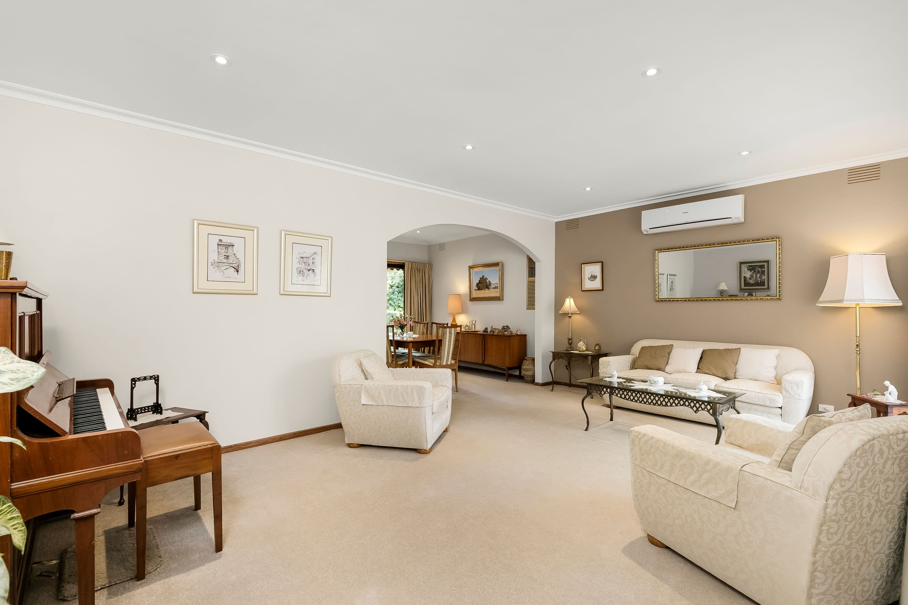 25 Rowitta Drive, Glen Waverley VIC 3150, Glen Waverley - Thumbnail 2