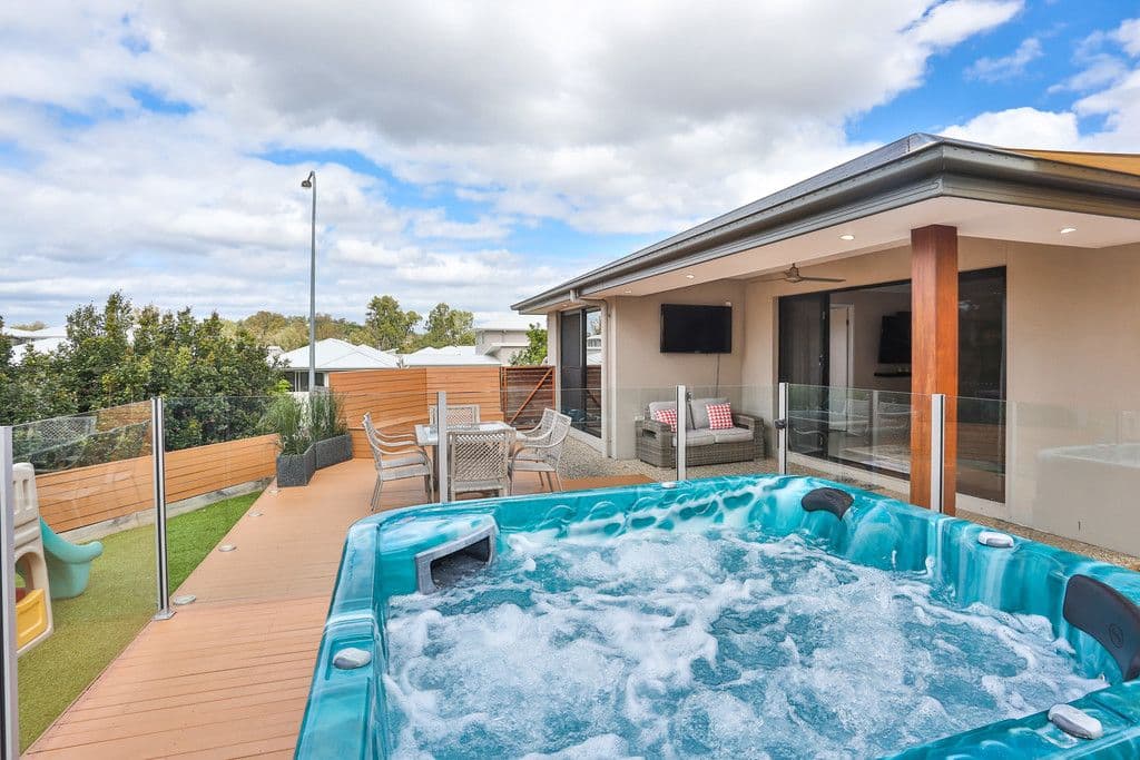 1 Dray Court, Riverhills QLD 4074, Riverhills - Image 1
