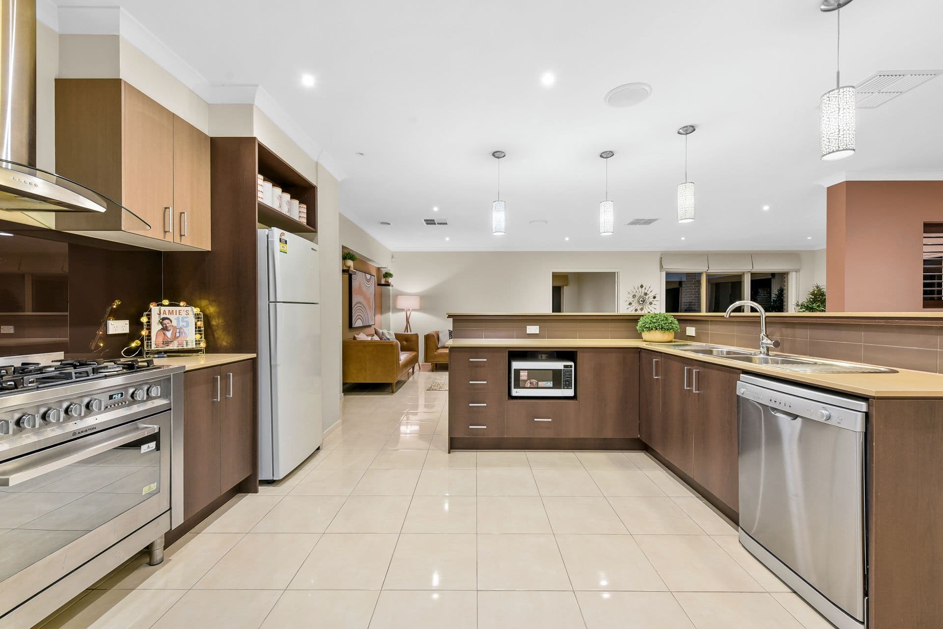 6 Luscombe Court, Berwick VIC 3806, Berwick - Thumbnail 8