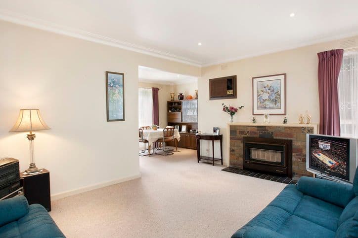 33 Caringal Avenue, DONCASTER VIC 3108, Doncaster - Thumbnail 2