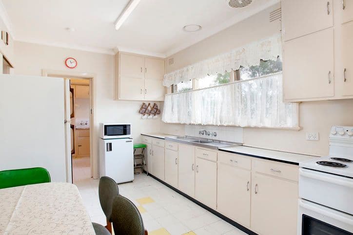 33 Caringal Avenue, DONCASTER VIC 3108, Doncaster - Thumbnail 3