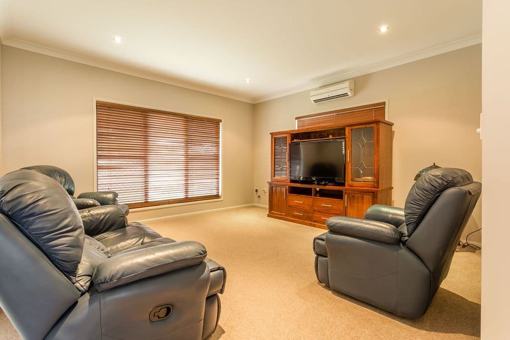 17 Callaghan Street, Emerald QLD 4720, Emerald - Thumbnail 2