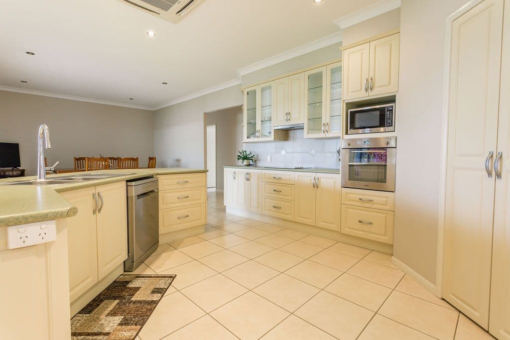17 Callaghan Street, Emerald QLD 4720, Emerald - Thumbnail 3