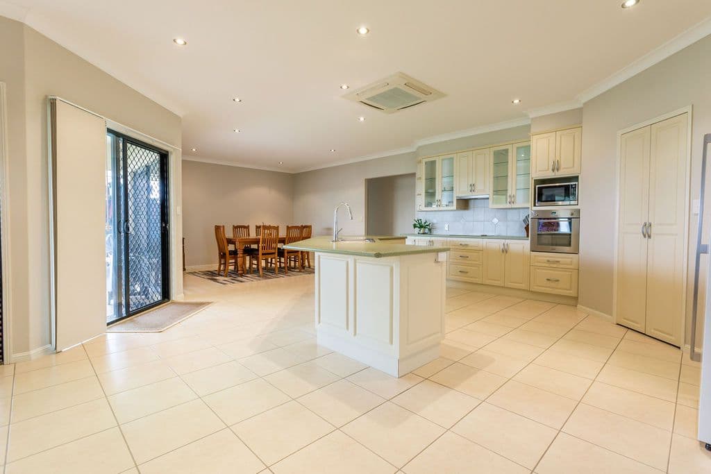 17 Callaghan Street, Emerald QLD 4720, Emerald - Thumbnail 5