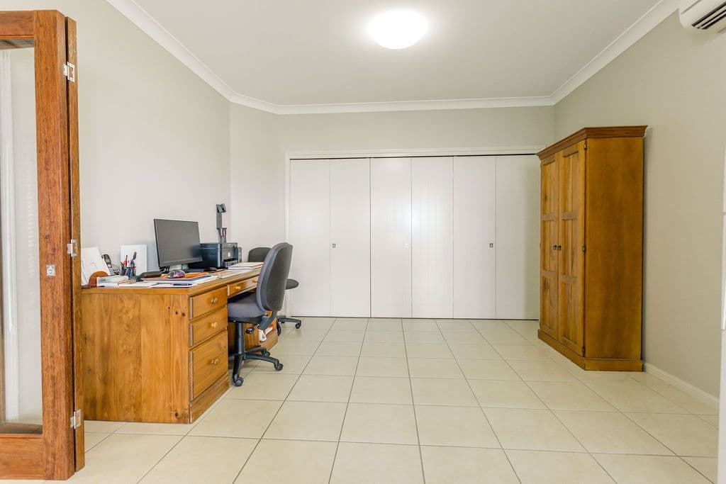 17 Callaghan Street, Emerald QLD 4720, Emerald - Thumbnail 6