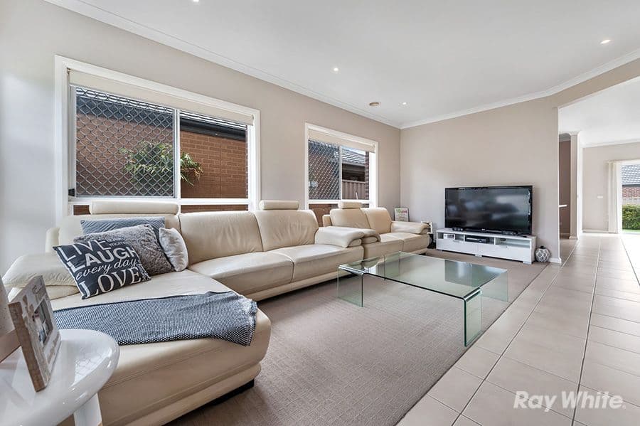 29 Mount Way, Caroline Springs VIC 3023, Caroline Springs - Thumbnail 2