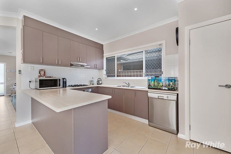 29 Mount Way, Caroline Springs VIC 3023, Caroline Springs - Thumbnail 5