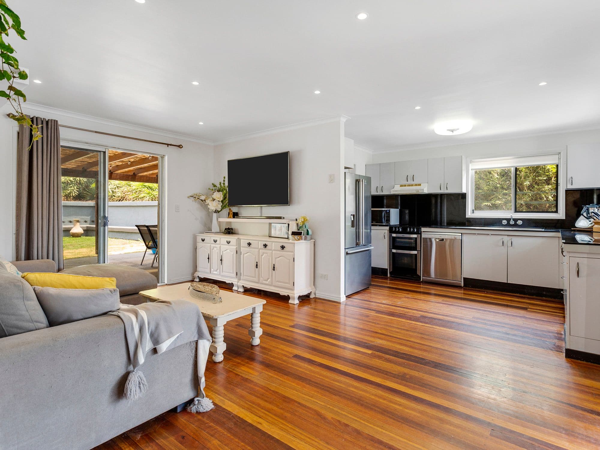 56 Kindra Avenue, Southport QLD 4215, Southport - Thumbnail 5