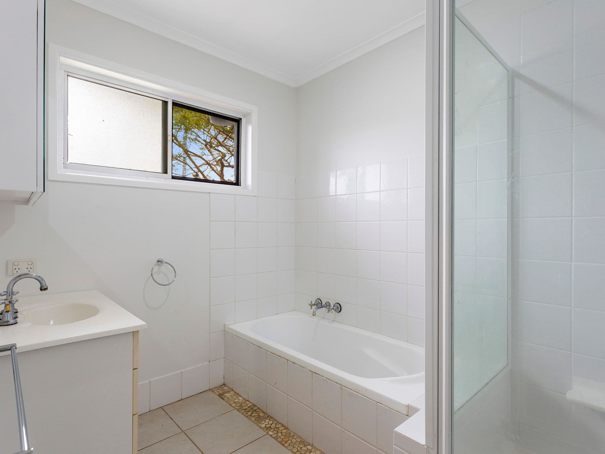 56 Kindra Avenue, Southport QLD 4215, Southport - Thumbnail 7