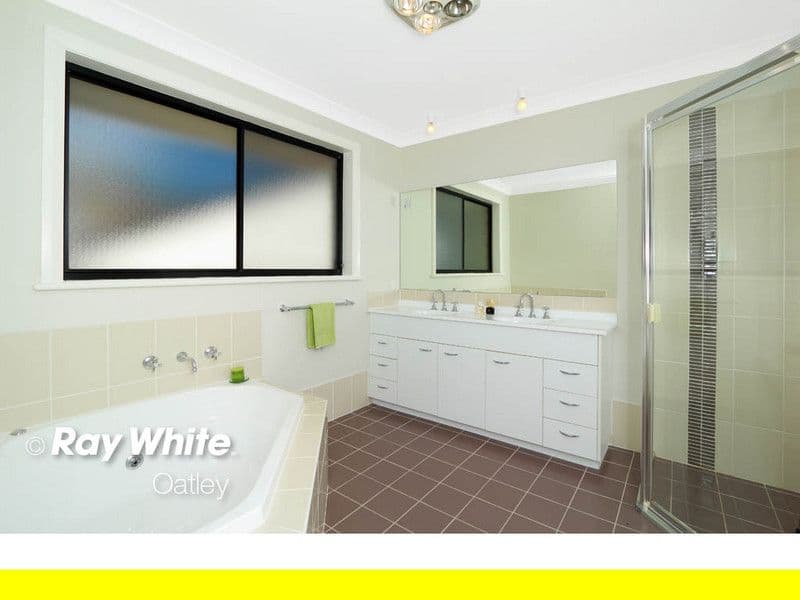 15 Robyn Street, PEAKHURST HEIGHTS NSW 2210, Peakhurst Heights - Thumbnail 5