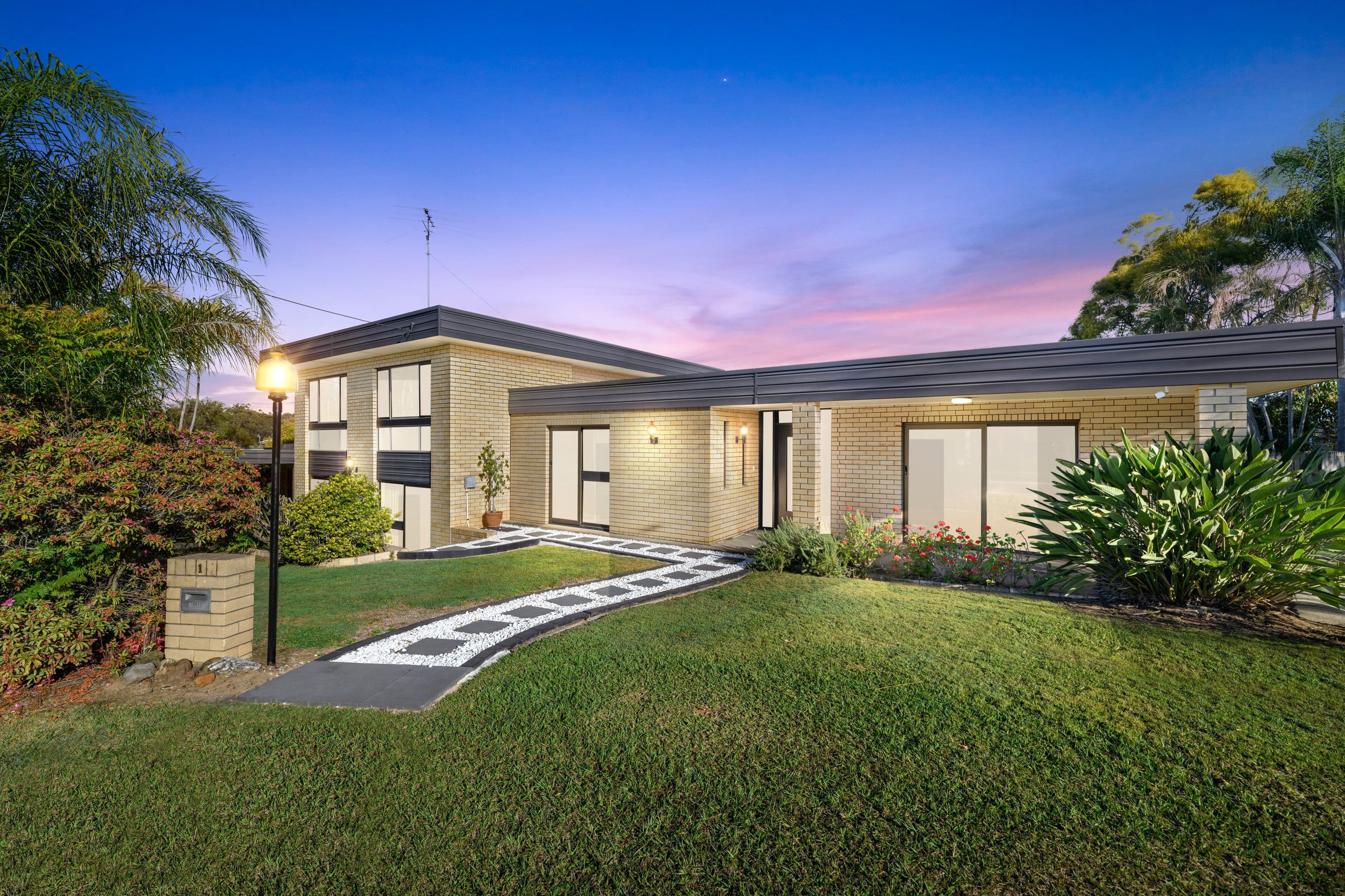 1 Larwood Street, Upper Mount Gravatt QLD 4122, Upper Mount Gravatt - Image 1