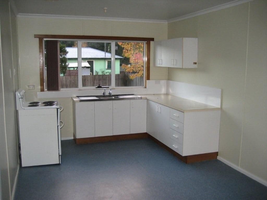 8 Evans Street, QUEENSTOWN TAS 7467, Queenstown - Thumbnail 2