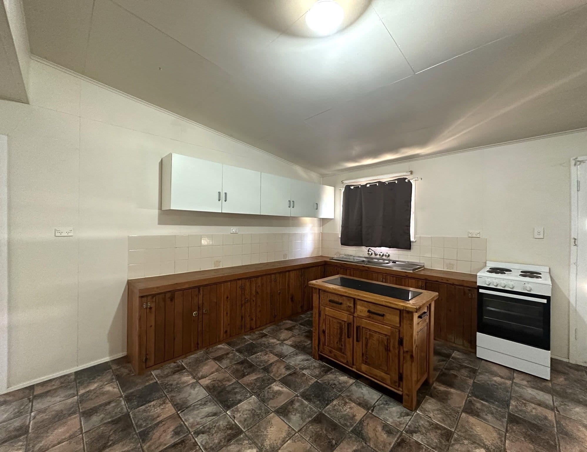 131 Wren Street, Longreach QLD 4730, Longreach - Thumbnail 3