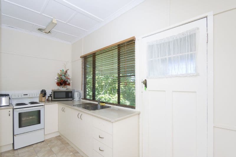 10 Warril Street, WAVELL HEIGHTS QLD 4012, Wavell Heights - Thumbnail 3