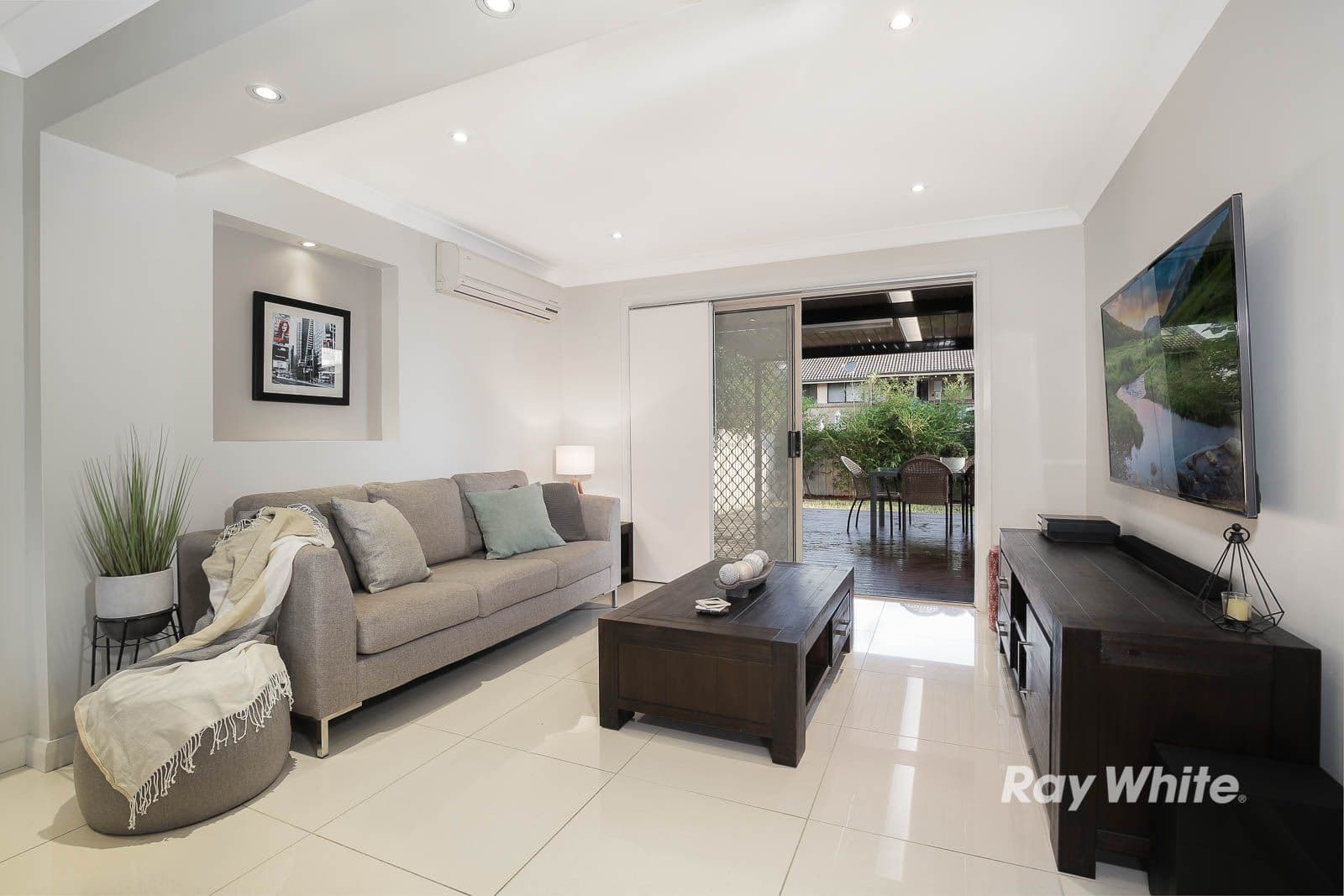 5 Roberts Place, McGraths Hill - Thumbnail 2