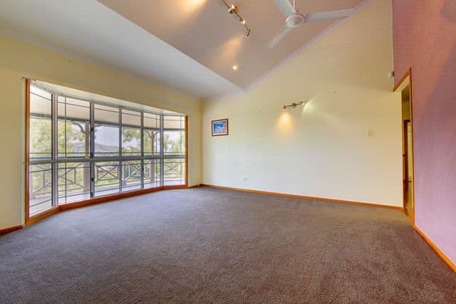 2 Sandalwood Court, MOUNT LOUISA QLD 4814, Mount Louisa - Thumbnail 2