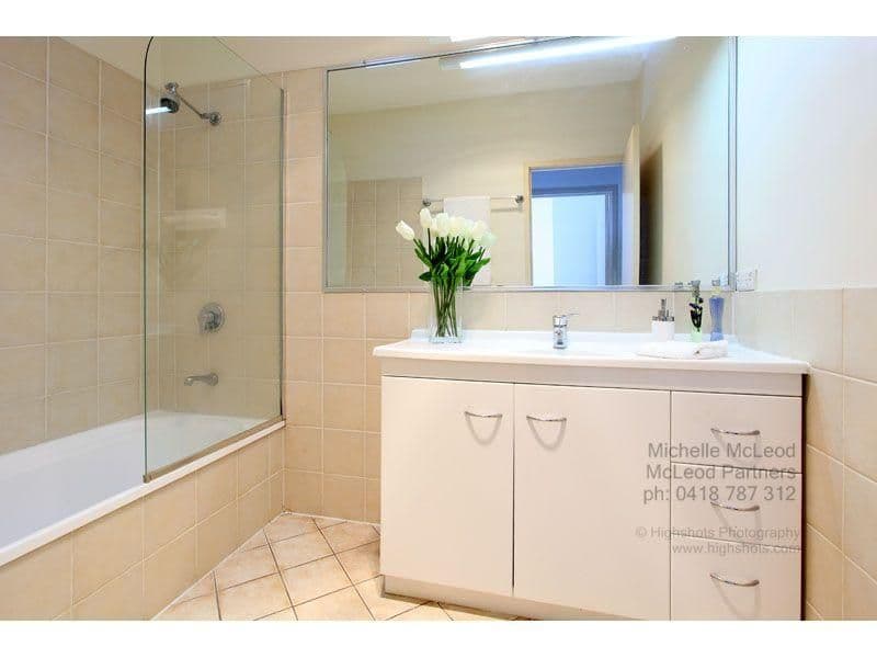 10 Vanimo Street, CHAPEL HILL QLD 4069, Chapel Hill - Thumbnail 6
