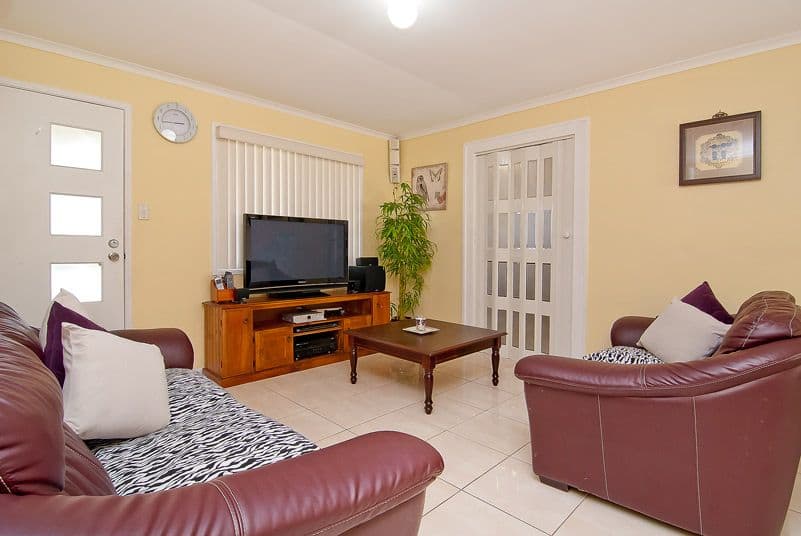 17 Peppermint Street, CRESTMEAD QLD 4132, Crestmead - Thumbnail 2
