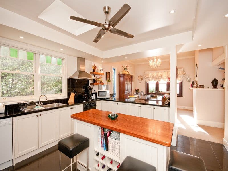 42 Whitehorse Road, BLACKBURN VIC 3130, Blackburn - Thumbnail 4