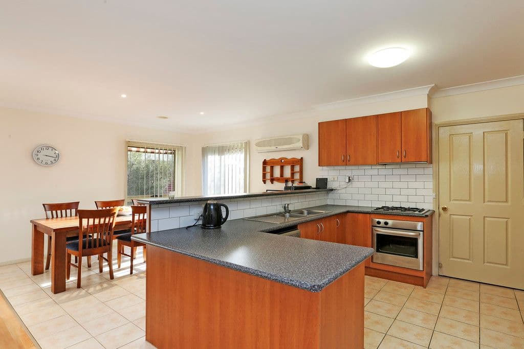 24 Pineview Court, Lara VIC 3212, Lara - Thumbnail 2
